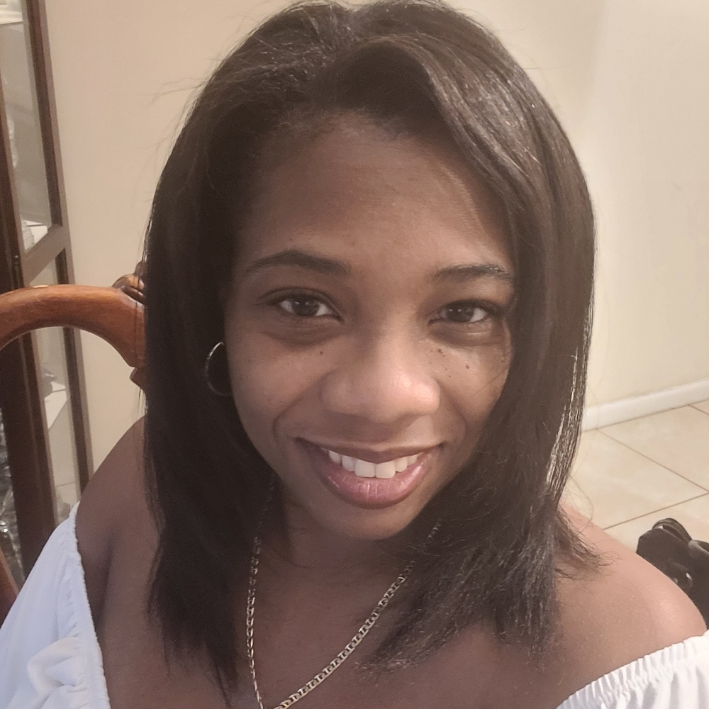 Meet your Posher, Dominique